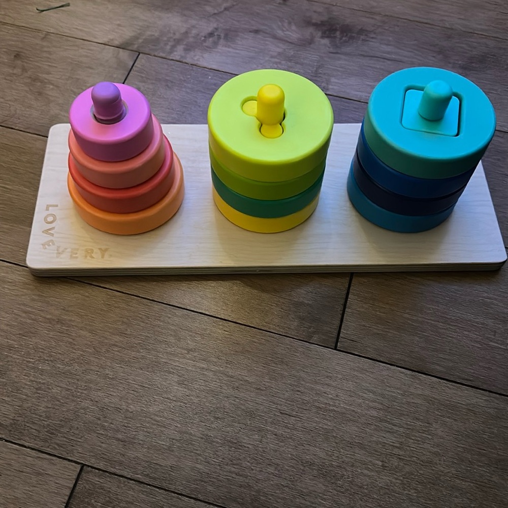 Lovevery twist and pivot pattern puzzle